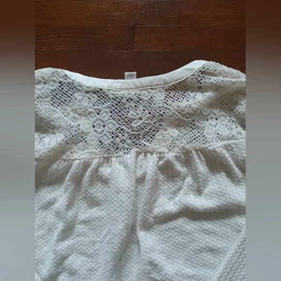Knox Rose Long Sleeve Quarter Button Up Shirt w/ lace detail Cream - Picture 4 of 4